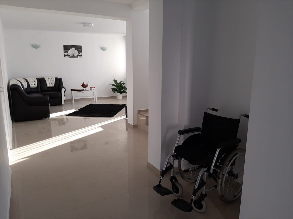 ingrijire batrani azil